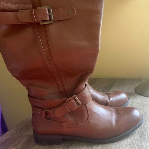 Brown short heeled boots - Picture 1 of 2